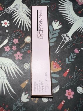 Manna Kadar Lip Bliss Moisturizing Lip Mask - Light Pink with Rose Gold Trim